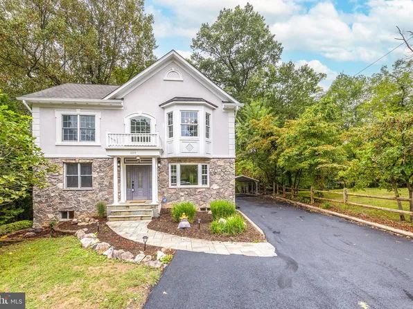 4009 Estabrook Dr, Annandale, VA 22003