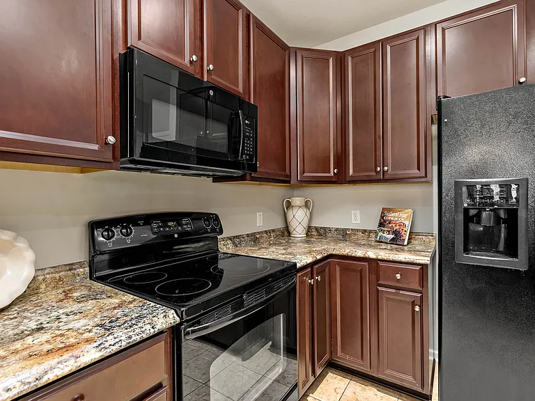 124 Cobblestone Dr — Photo 11