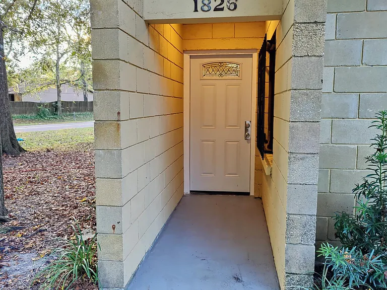 1826 SW 67th Ter — Photo 12