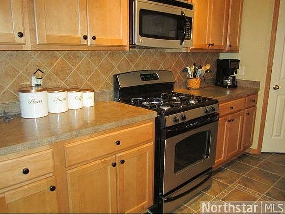 5th image of 12449 Flanders Court NE