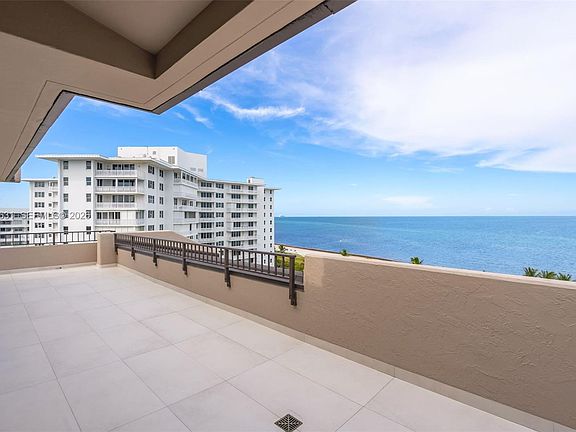 5th image of 251 Crandon Blvd APT 1037