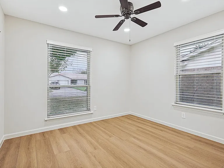 7517 Meadowbrook Dr — Photo 21