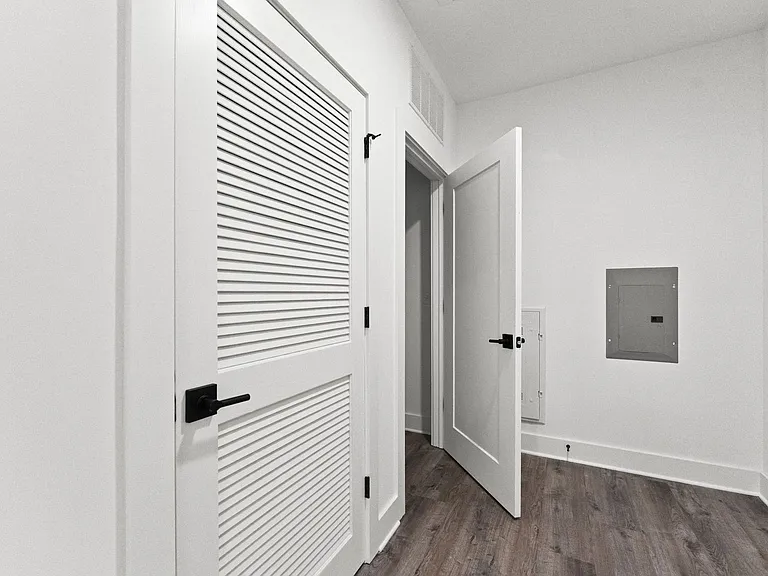 175 W Black St #201 — Photo 29