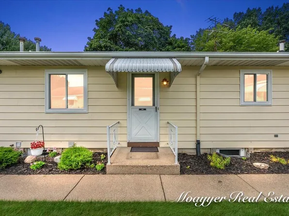5895 Leisure South Dr SE, Kentwood, MI 49548