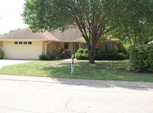 2102 Oak Tree St, Denton, TX 76209