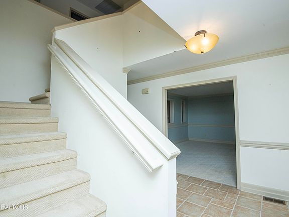 4th image of 204 Nutwood Cir