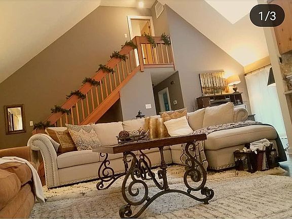 Living Area - View 2