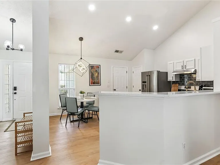 859 Springchase Dr — Photo 9
