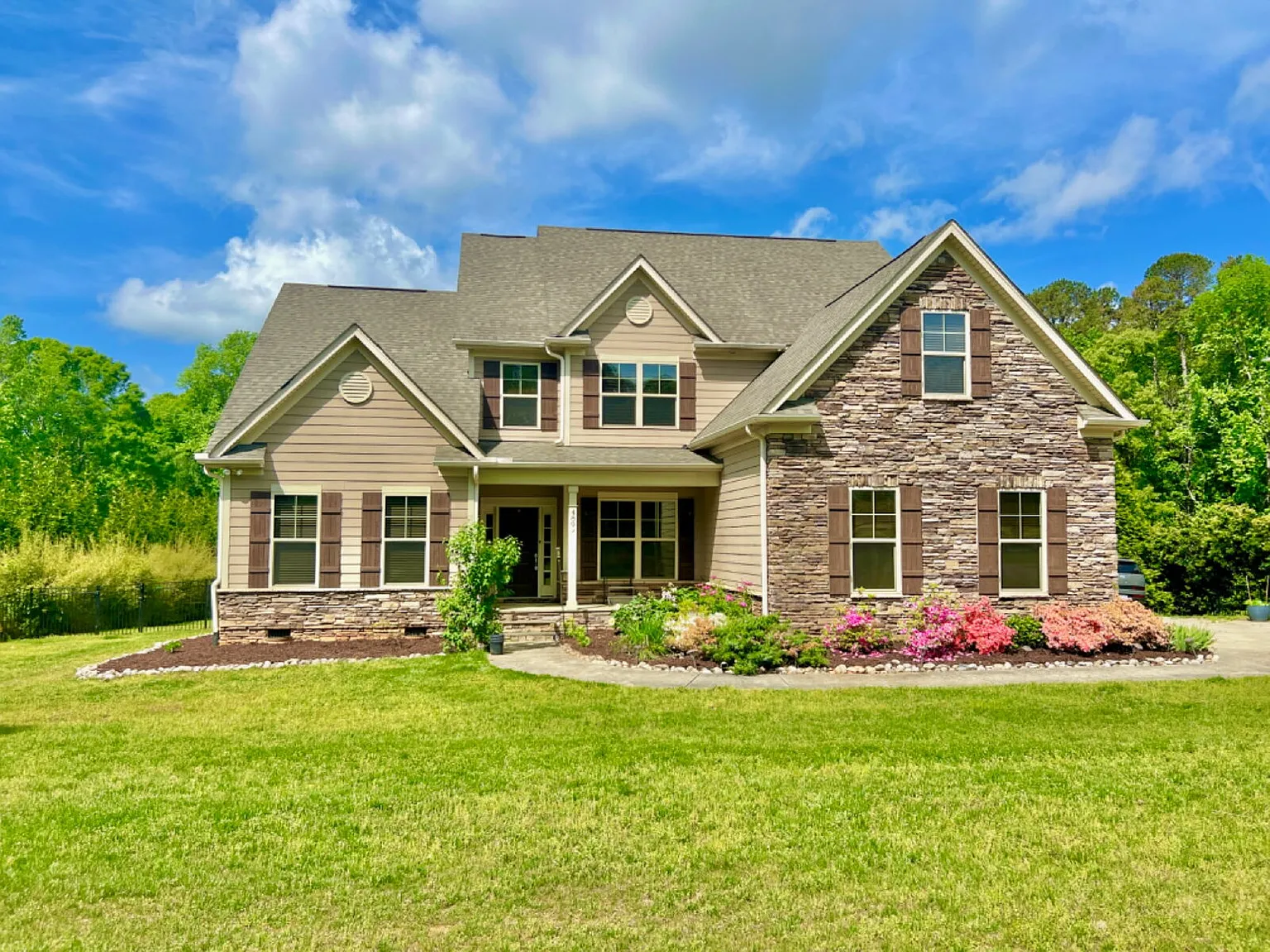 4 bed, 3.5 bath, 3476 sqft, $5,000 — Photo 1