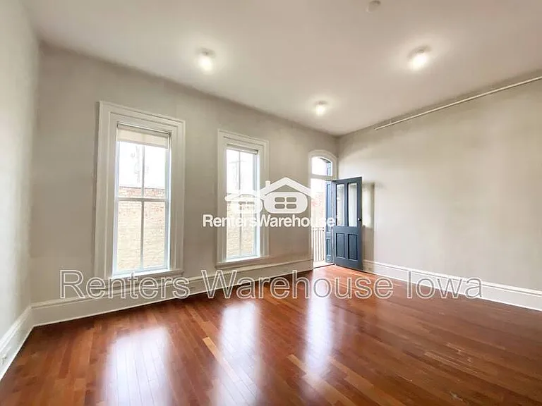 520 1/2 E Grand Ave — Photo 8