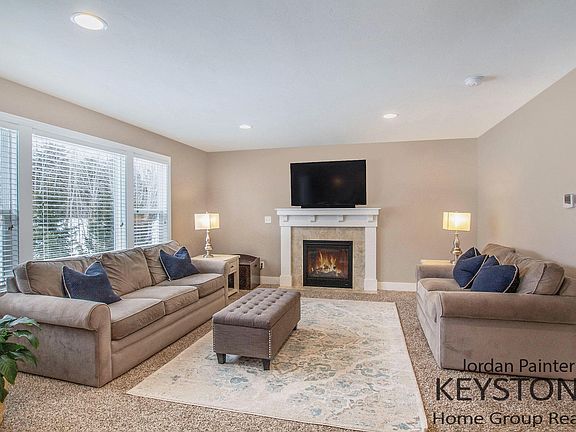 3rd image of 7223 Silver Meadow Dr NE
