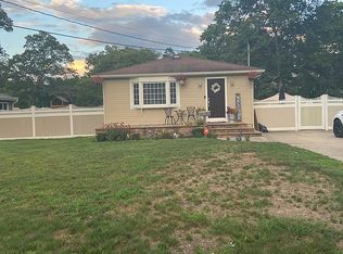23 Duke St, Bay Shore, NY 11706
