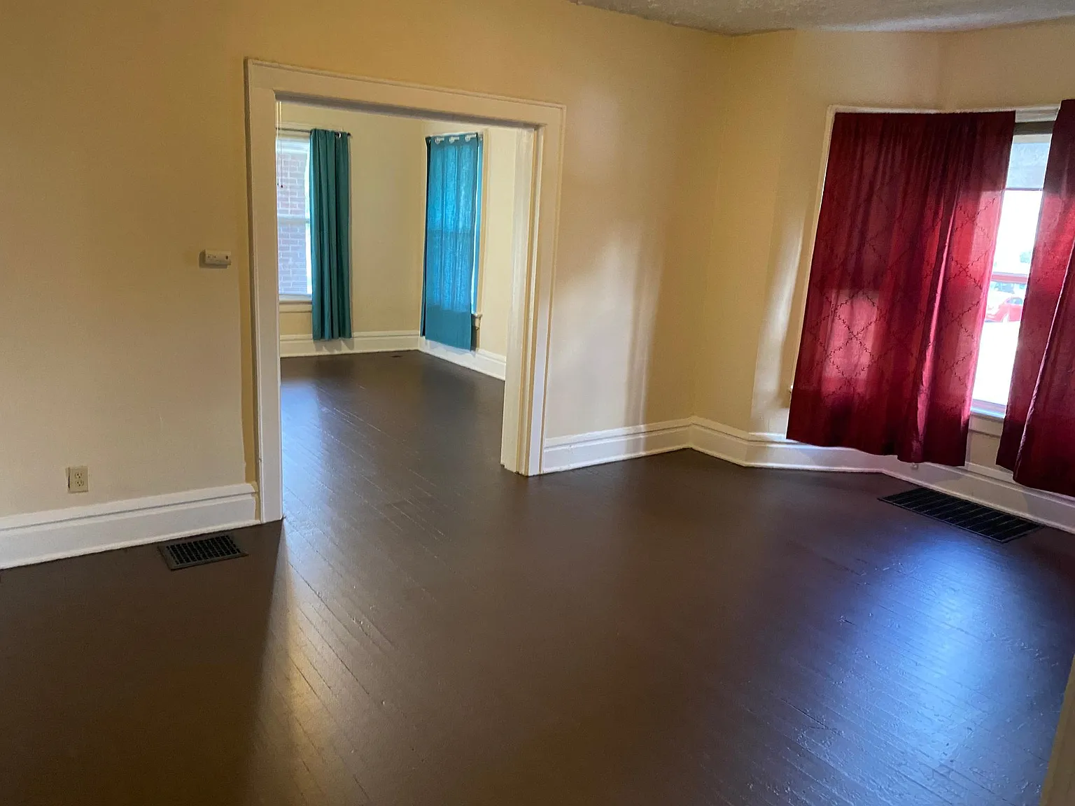 3 bed, 1300 sqft, $1,350 — Photo 2