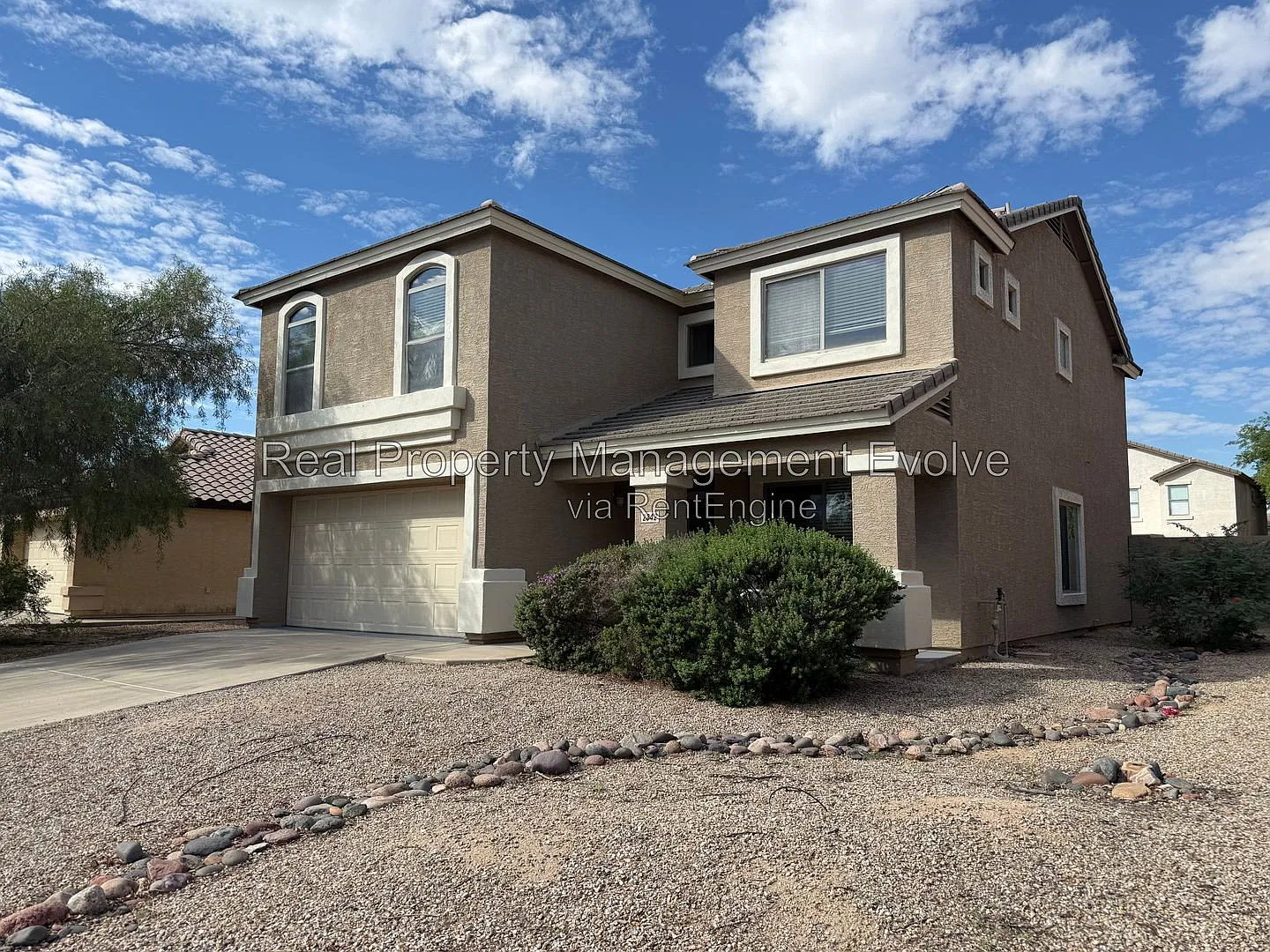 4 bed, 2.5 bath, 2212 sqft, $1,900 — Photo 2