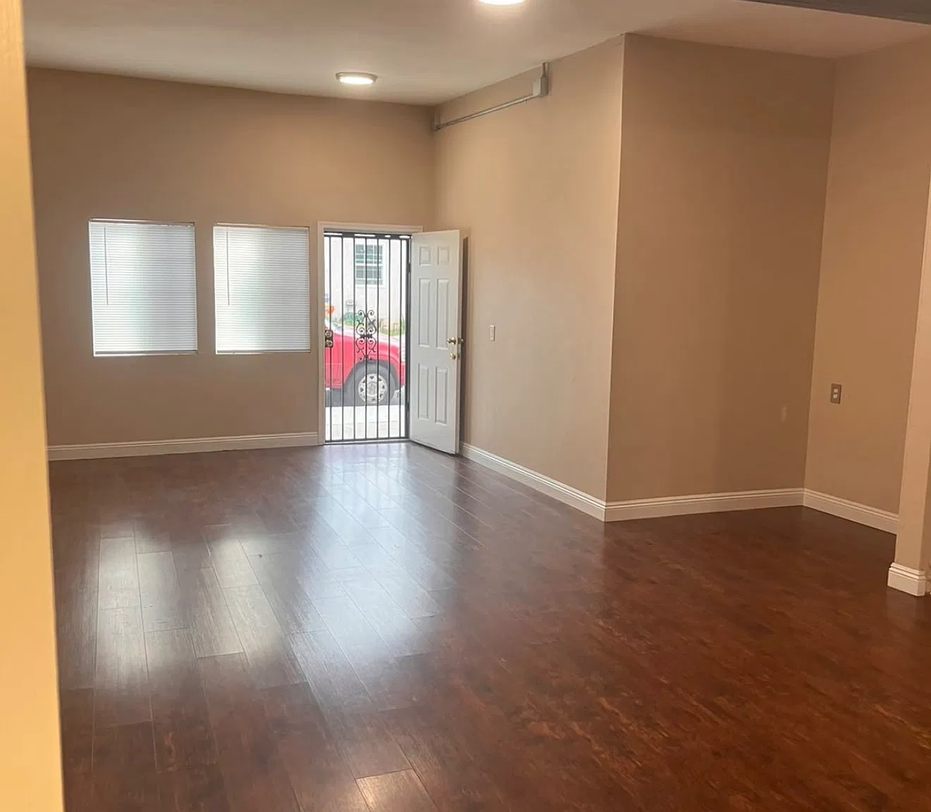 Studio, 600 sqft, $1,600 — Photo 2