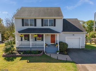 16 Chestnut Ave, Frenchtown, NJ 08825