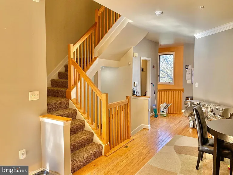 55 Taverngreen Ct — Photo 9