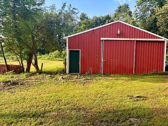 3rd image of 55686 Parkville Rd