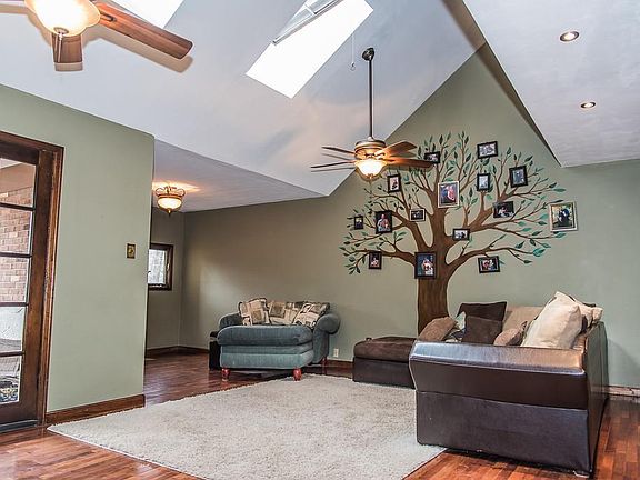 2nd image of 10 Elmcrest Acres