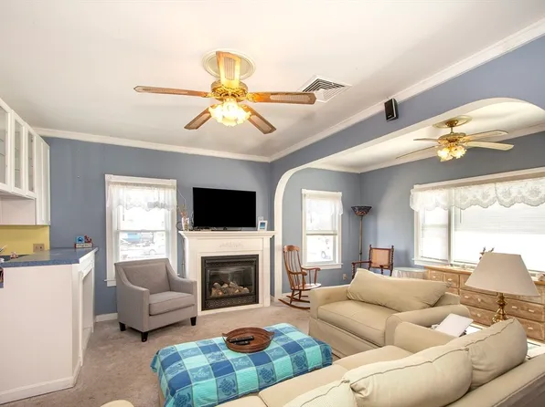 37 A St, Hull, MA 02045