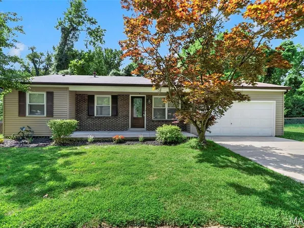 6650 Silver Fox Dr, Florissant, MO 63034