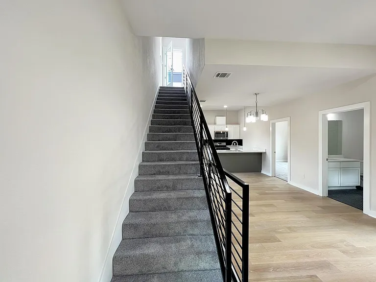 100 Lewis St — Photo 18