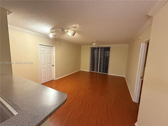 5th image of 305B-1900 Van Buren St #305B