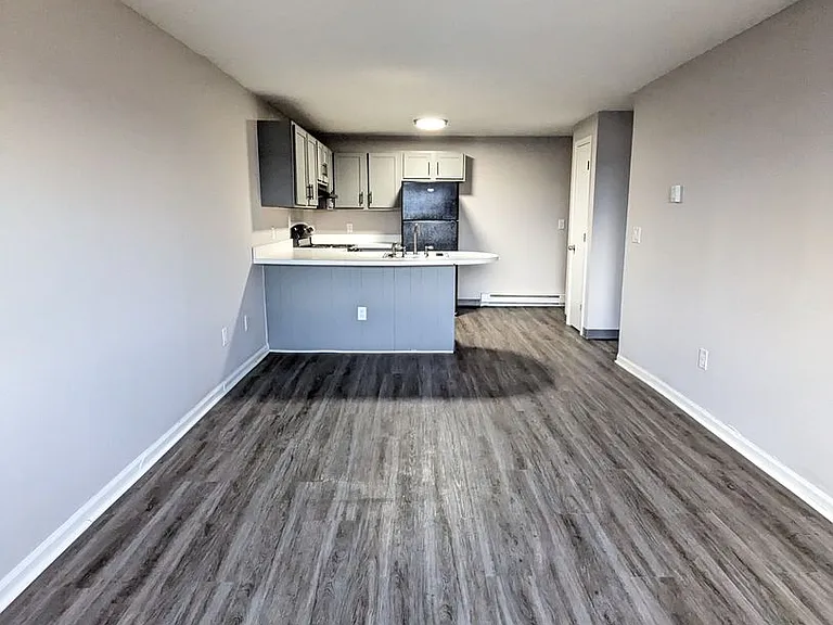 163 Mark Ln — Photo 3