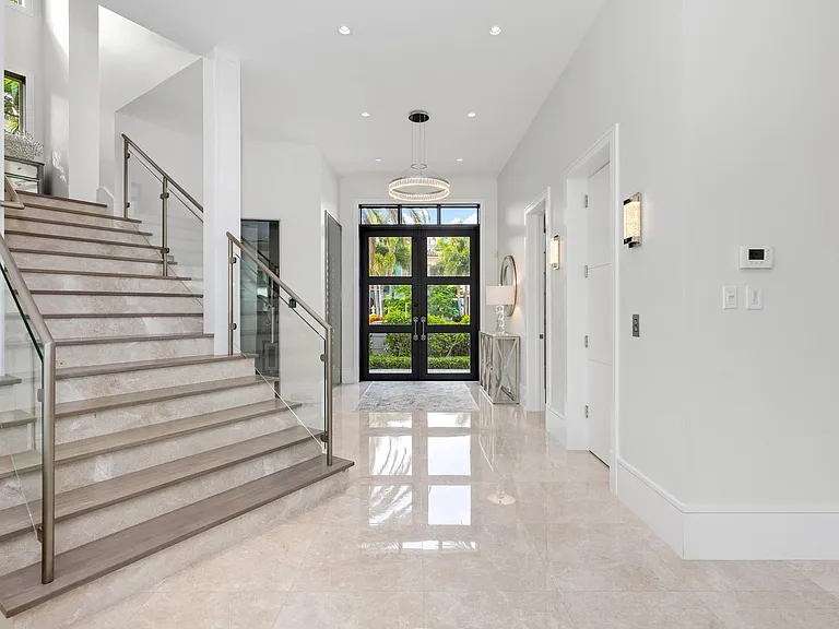 863 Enfield St — Photo 34