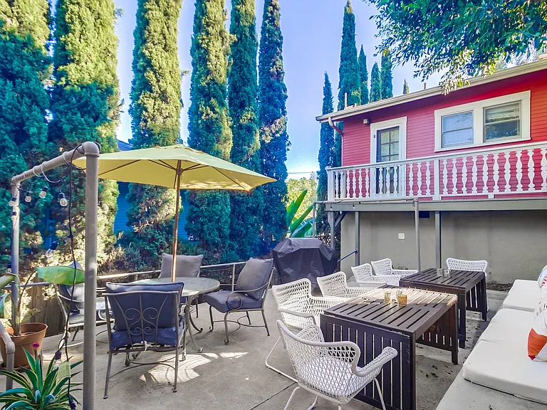 Back shared backyard area. The central area is shared for tenants of the property.
