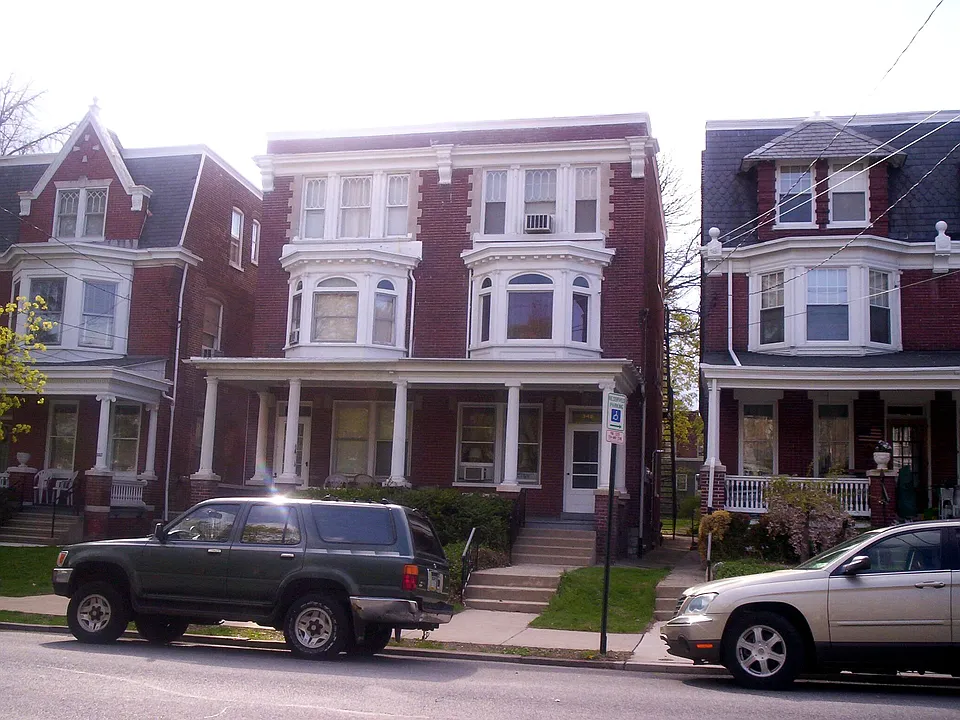 346 College Ave