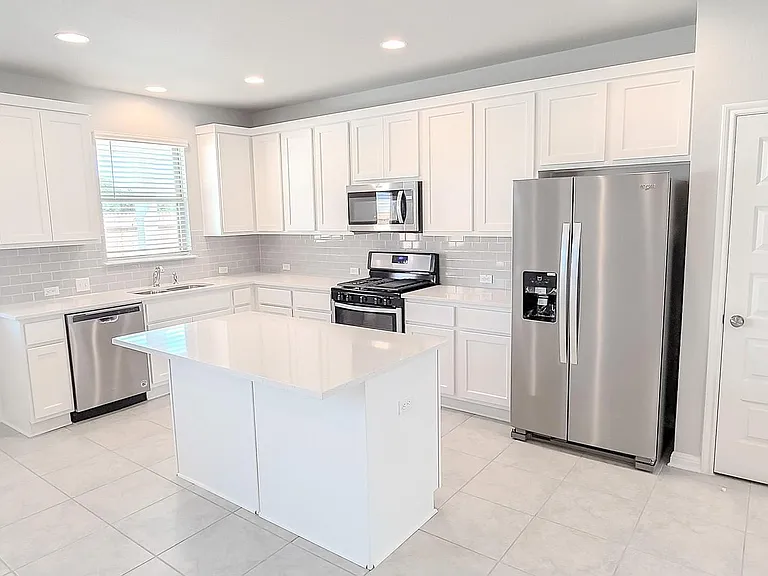 2604 Pecan Island Dr — Photo 2