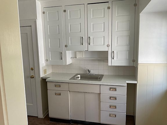 3rd image of 1956 W 96th St