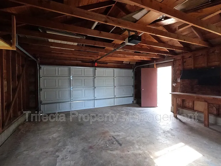 622 Miller Dr — Photo 22