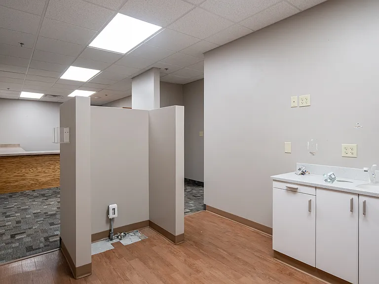 3327 W Capital Ave — Photo 12