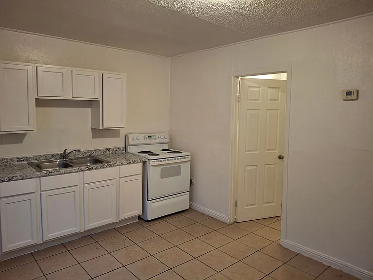 1007 C St #3 — Photo 3