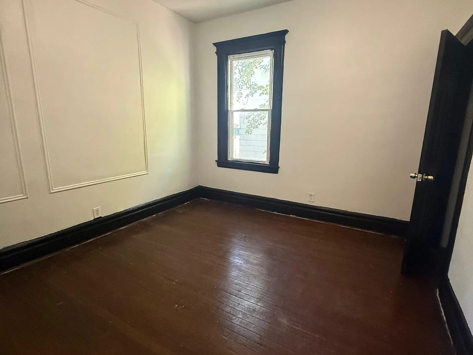 4 bed, $2,250 — Photo 1