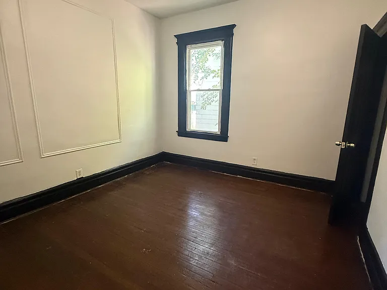 43 Treacy Ave #1F — Photo 1