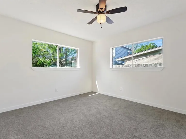 828 Westford St — Photo 19