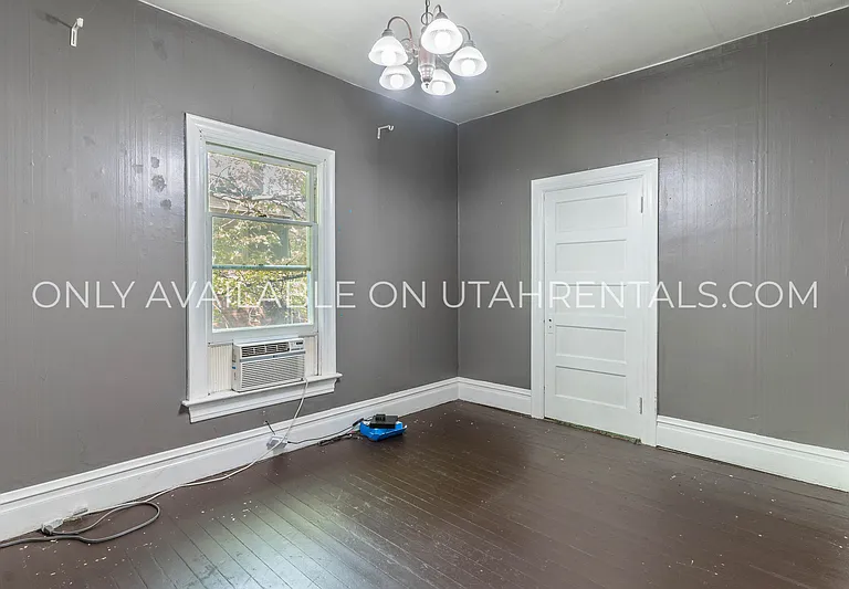 429 E Center St — Photo 13
