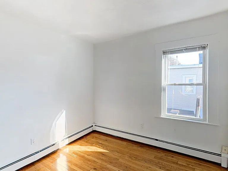 148 5th St #6 — Photo 9