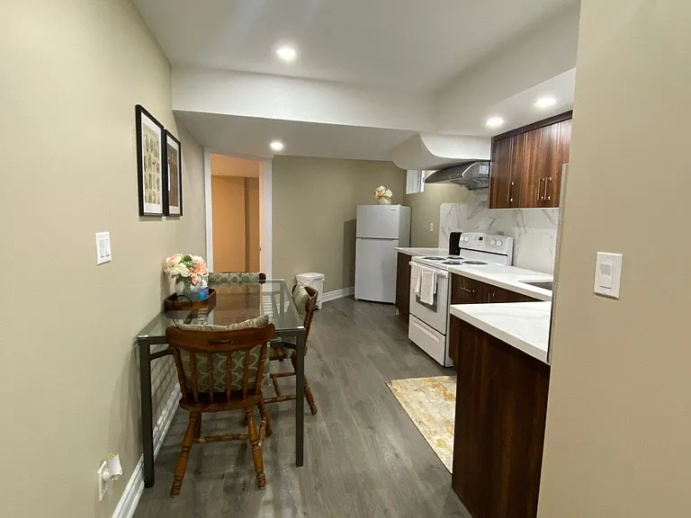 489 Caboto Trl — Photo 9