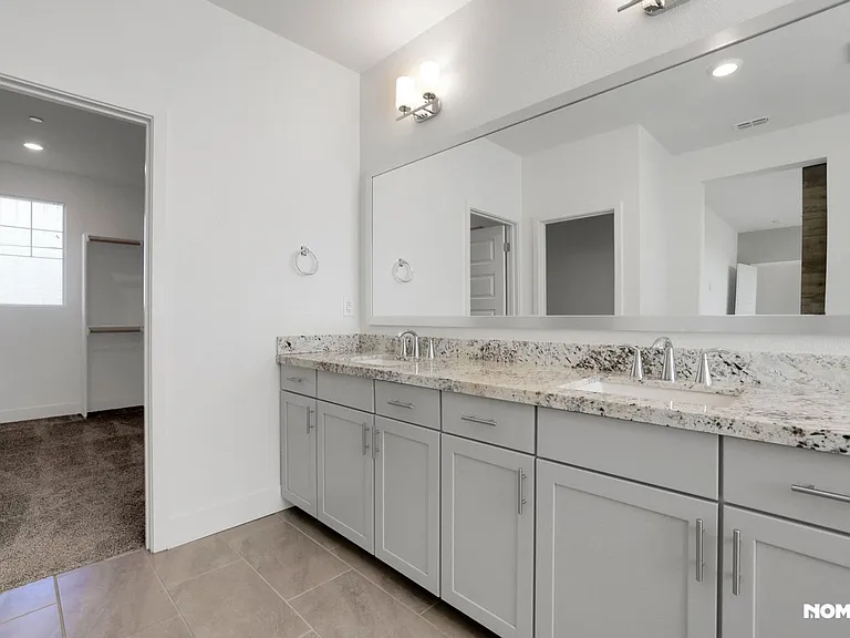 12925 Knightsbrook Ave — Photo 29