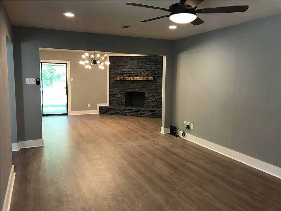 1st image of 900 Newport Ave