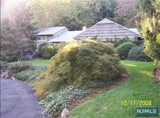 35 Oak Trail Rd, Hillsdale, NJ 07642