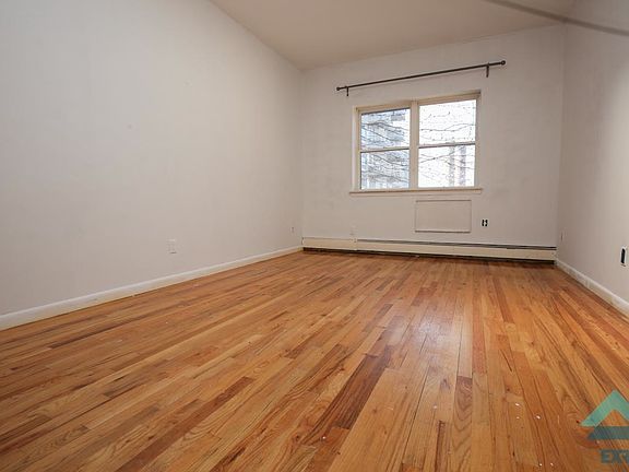 3rd image of 385 Graham Ave APT 04R