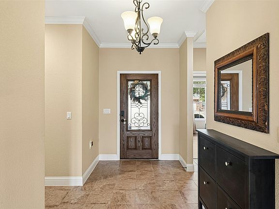 5th image of 102 Trinity Ln