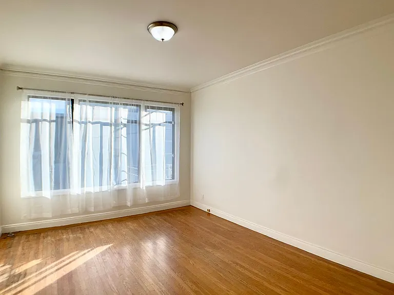 2760 Sutter St #304 — Photo 15