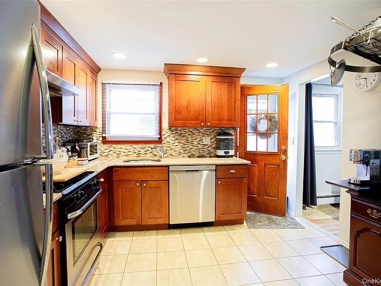 552 E Walnut St #LOWER — Photo 3
