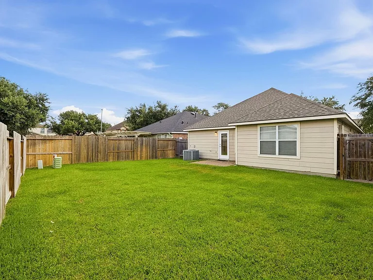 7719 Serene Wood Ln — Photo 24